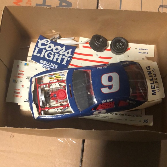 Bill Elliott Ford Thunderbird model kit - Picture 2 of 3